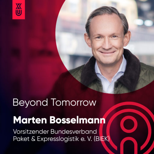 Porträt von Marten Bosselmann, Vorsitzender des Bundesverbands Paket & Expresslogistik e. V. (BIEK), vor einem unscharfen Hintergrund. Text 